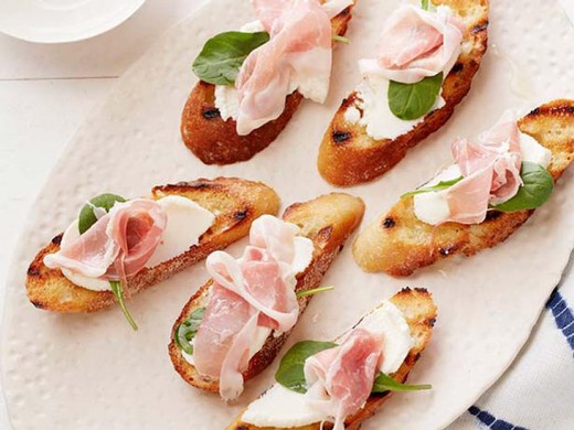 Bruschetta with Prosciutto, Ricotta and Arugula